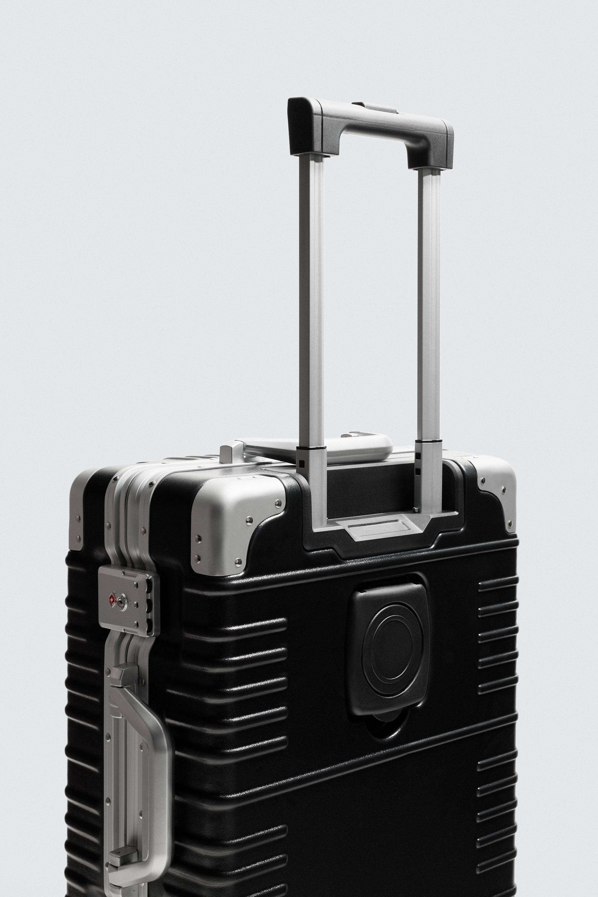 TRAVEL SUITCASE